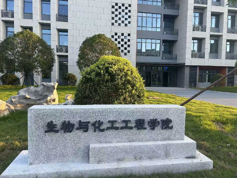 高坪区扬州职业大学体育场高杆灯项目